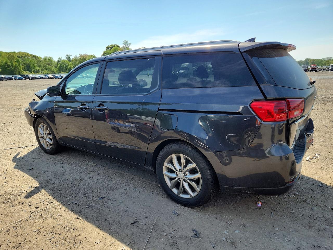2019 Kia Sedona Ex - Image 2