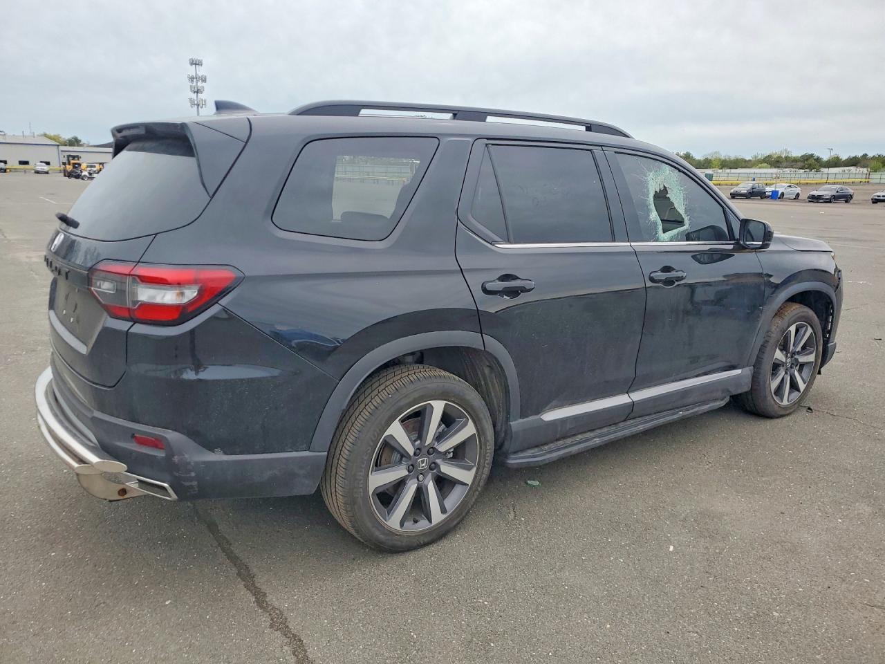2025 Honda Pilot Touring - Фото 3