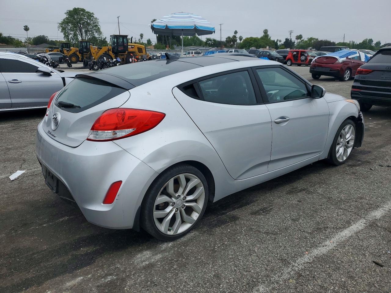 2012 Hyundai Veloster Base - Image 3