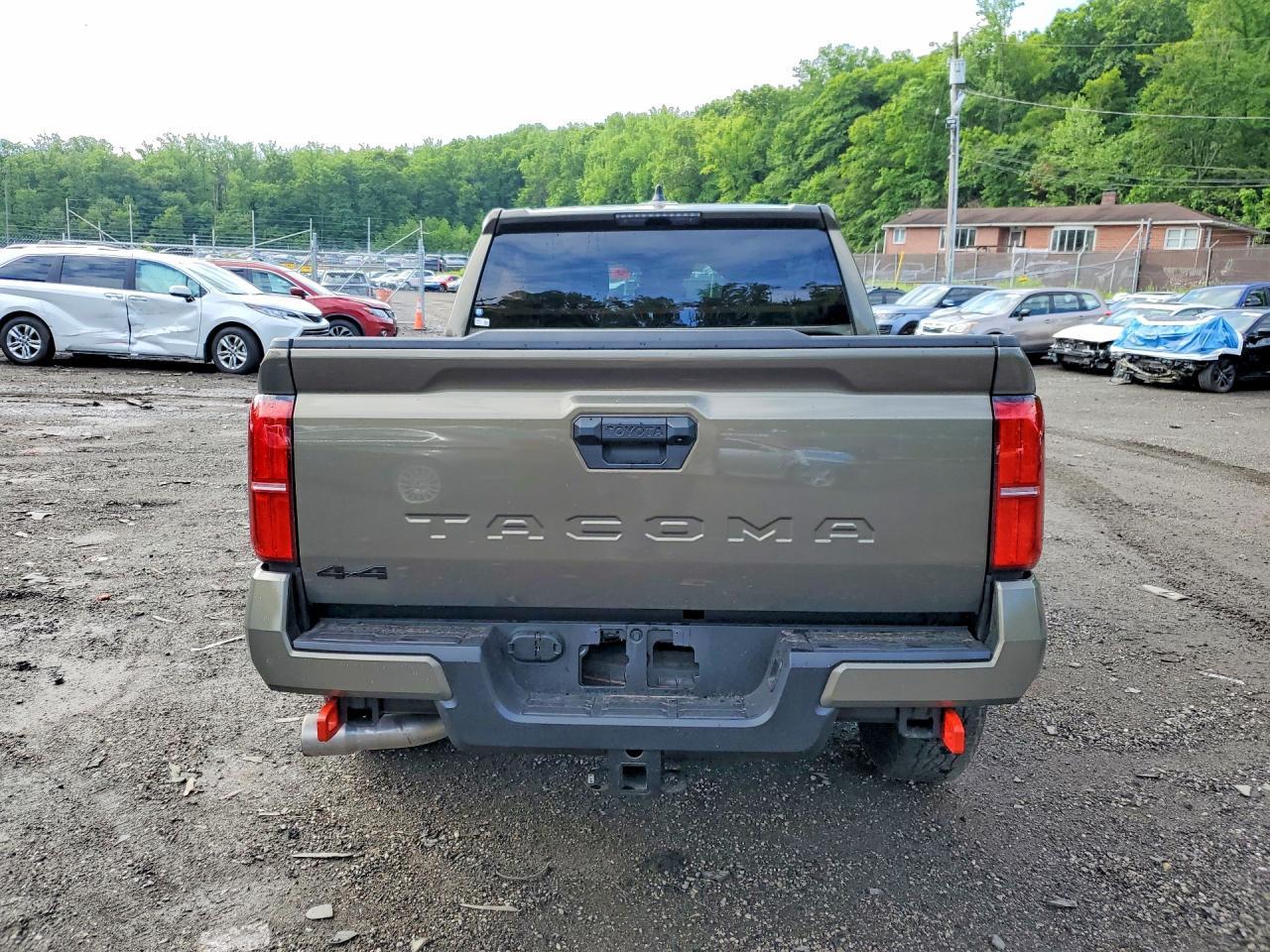 2025 Toyota Tacoma Trd Off-Road - Image 6