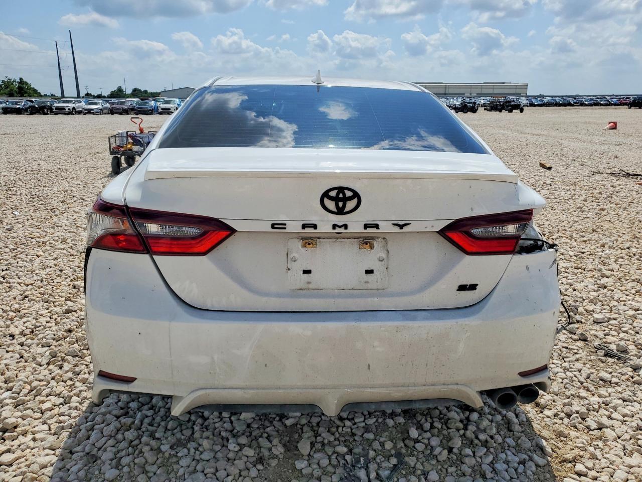 2021 Toyota Camry - Фото 6