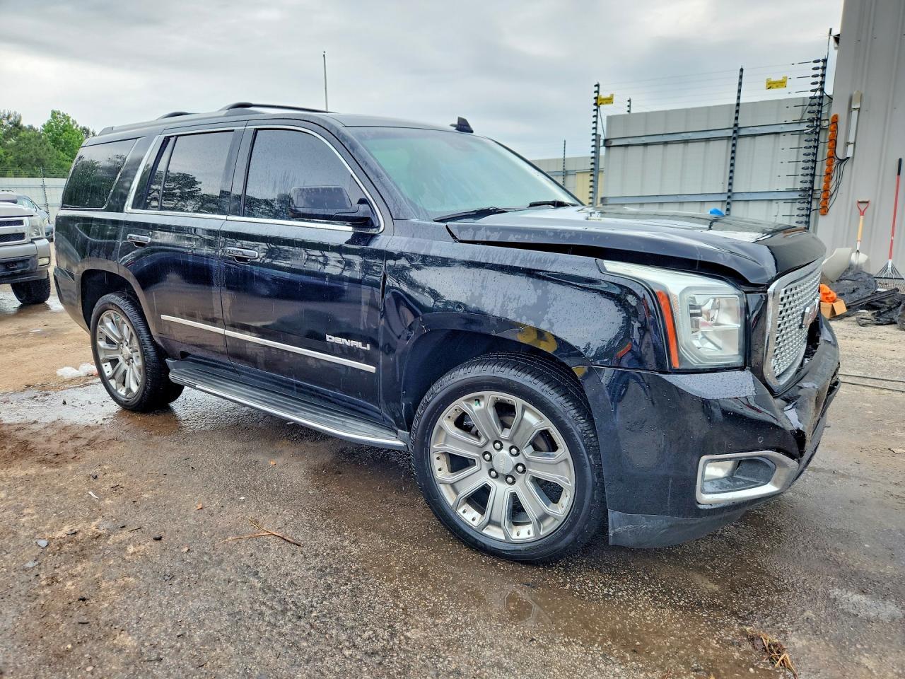 2015 GMC Yukon Denali - Image 4