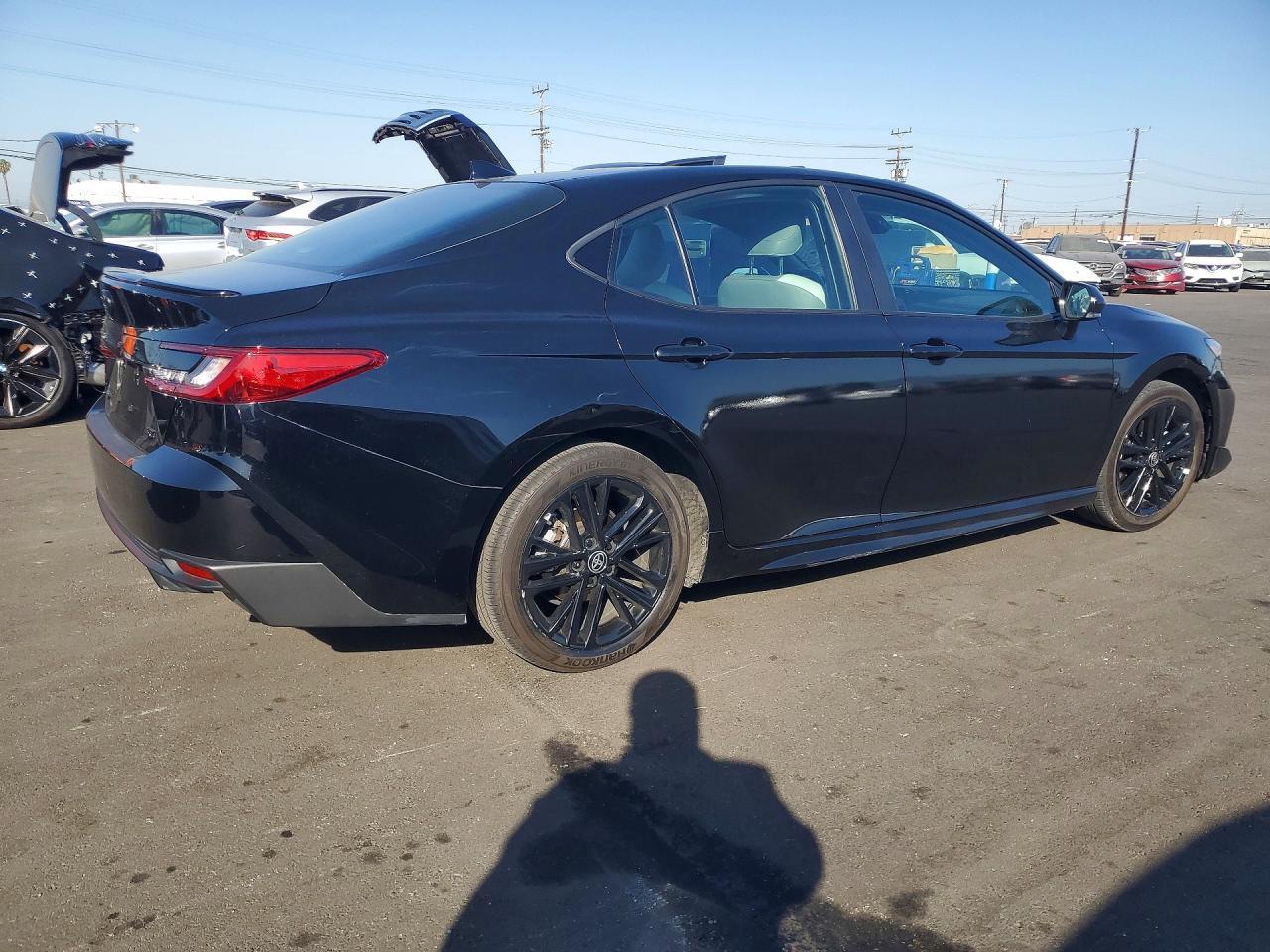 2025 Toyota Camry Se - Фото 3