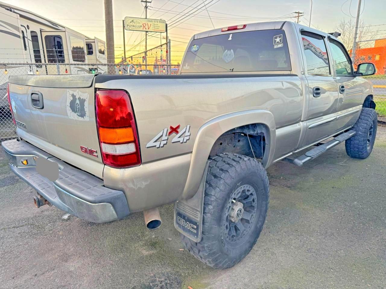 2003 GMC Sierra K1500 Heavy Duty - Image 4