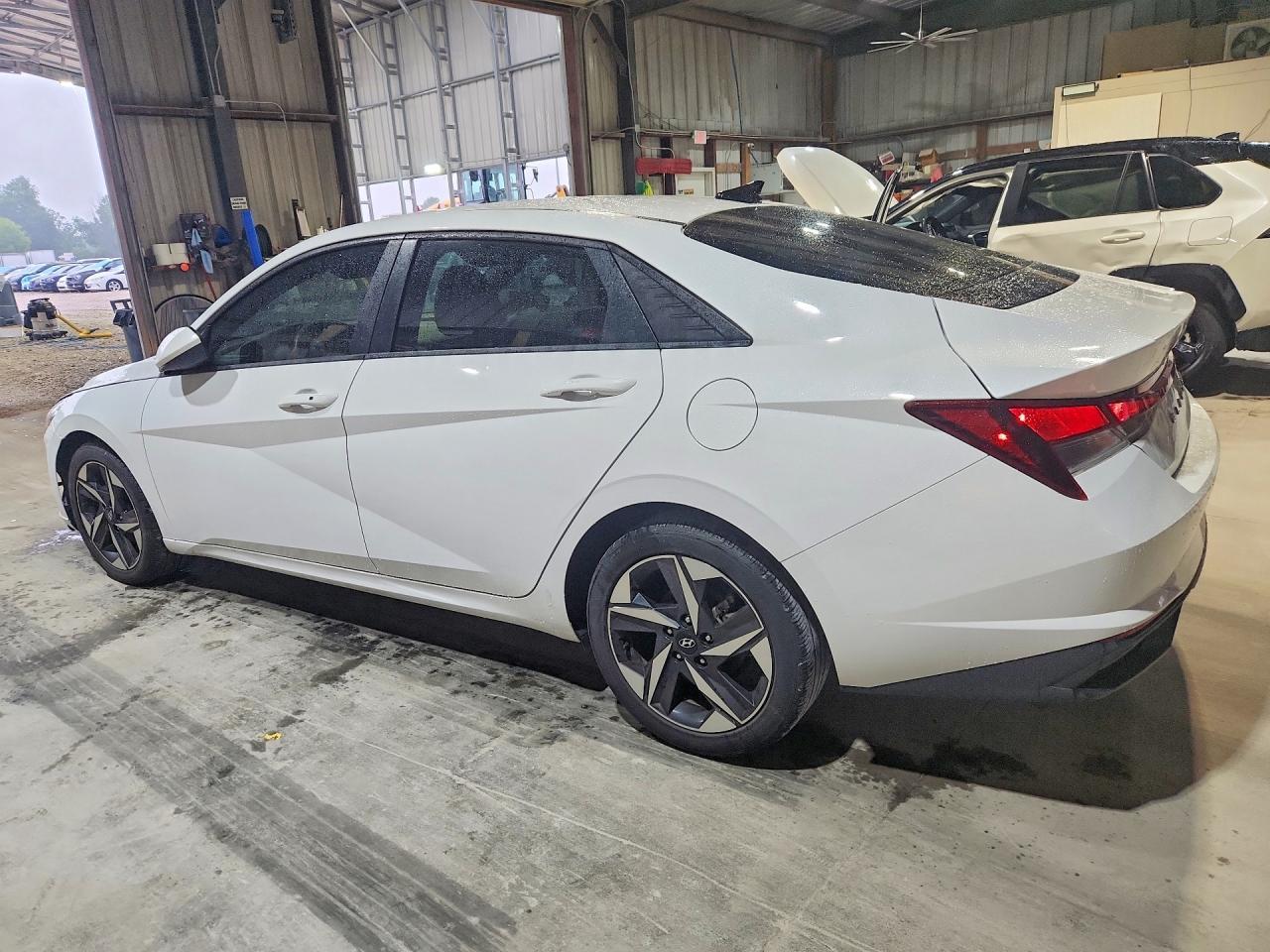 2023 Hyundai Elantra Sel - Фото 2