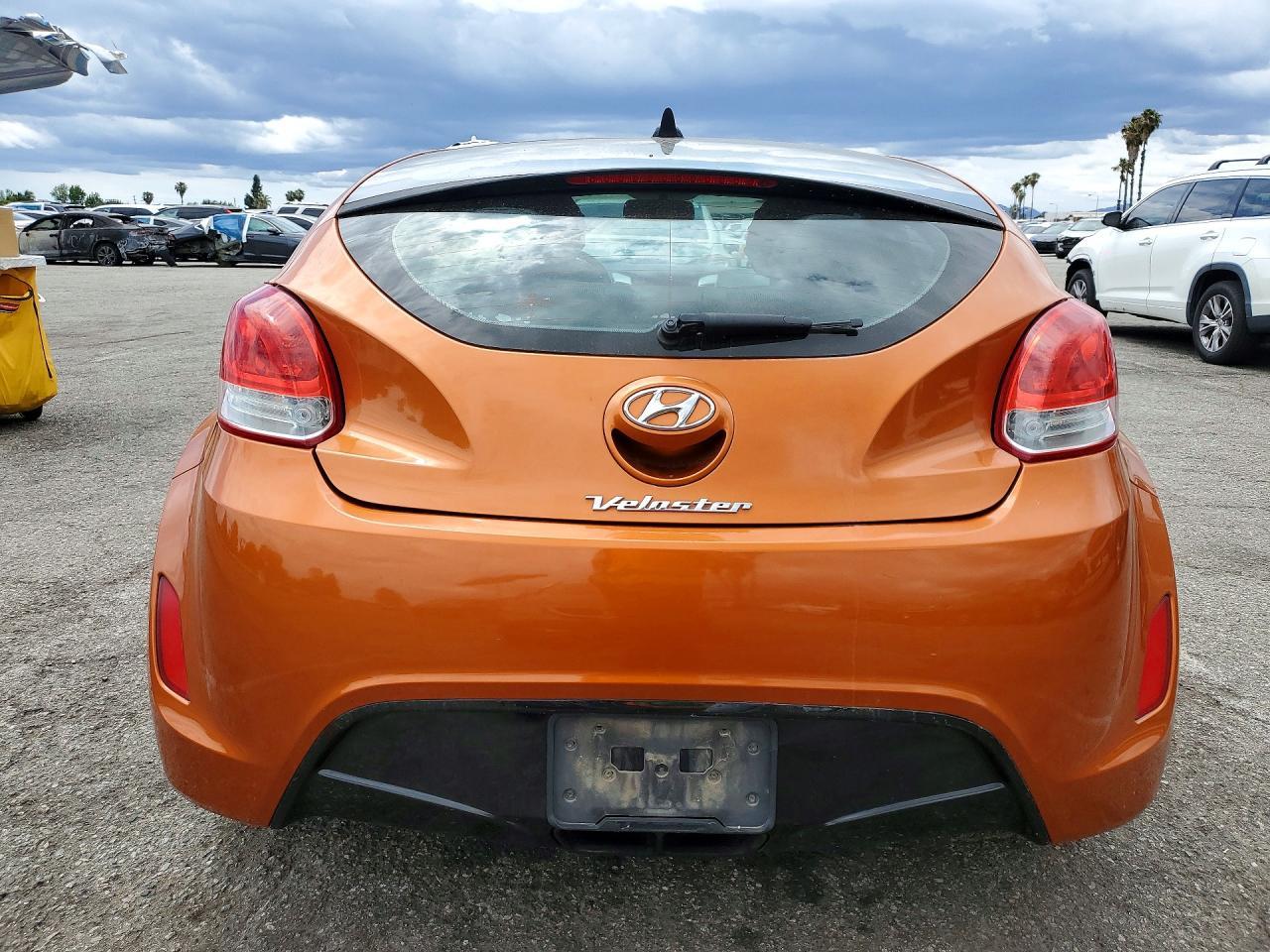 2013 Hyundai Veloster Base - Фото 6