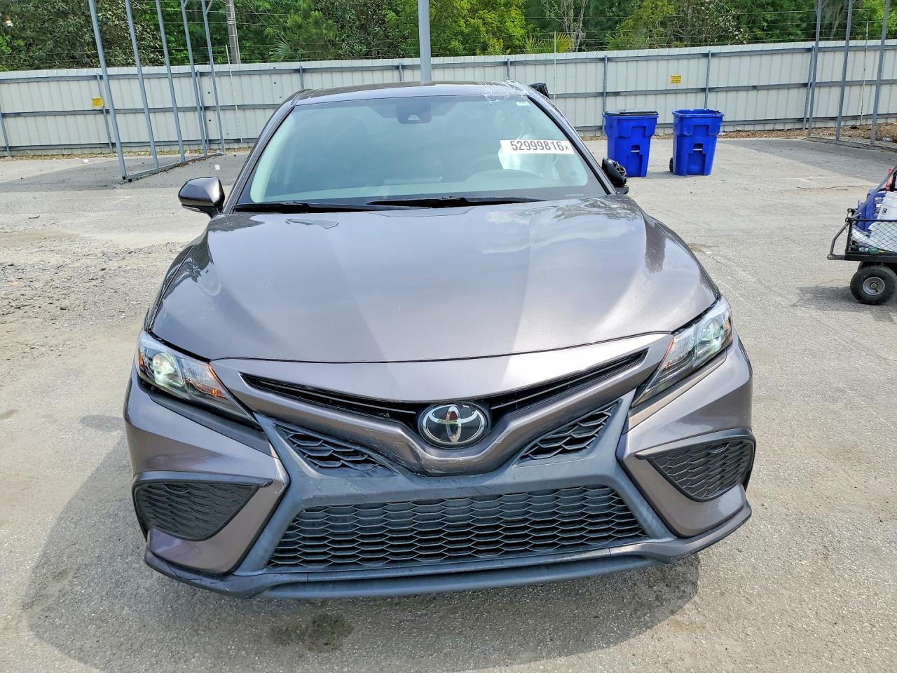 2022 Toyota Camry Se - Фото 5