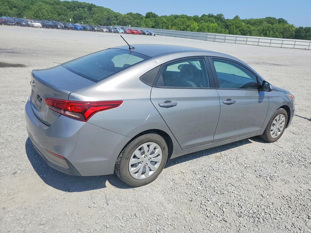 2022 Hyundai Accent Se - Фото 3