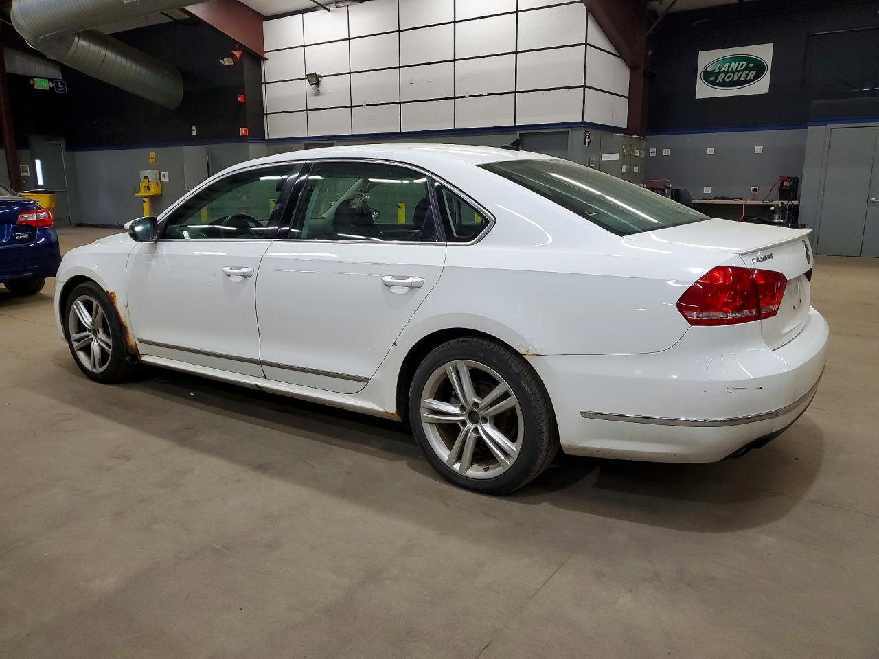 2012 Volkswagen Passat Sel - Фото 2