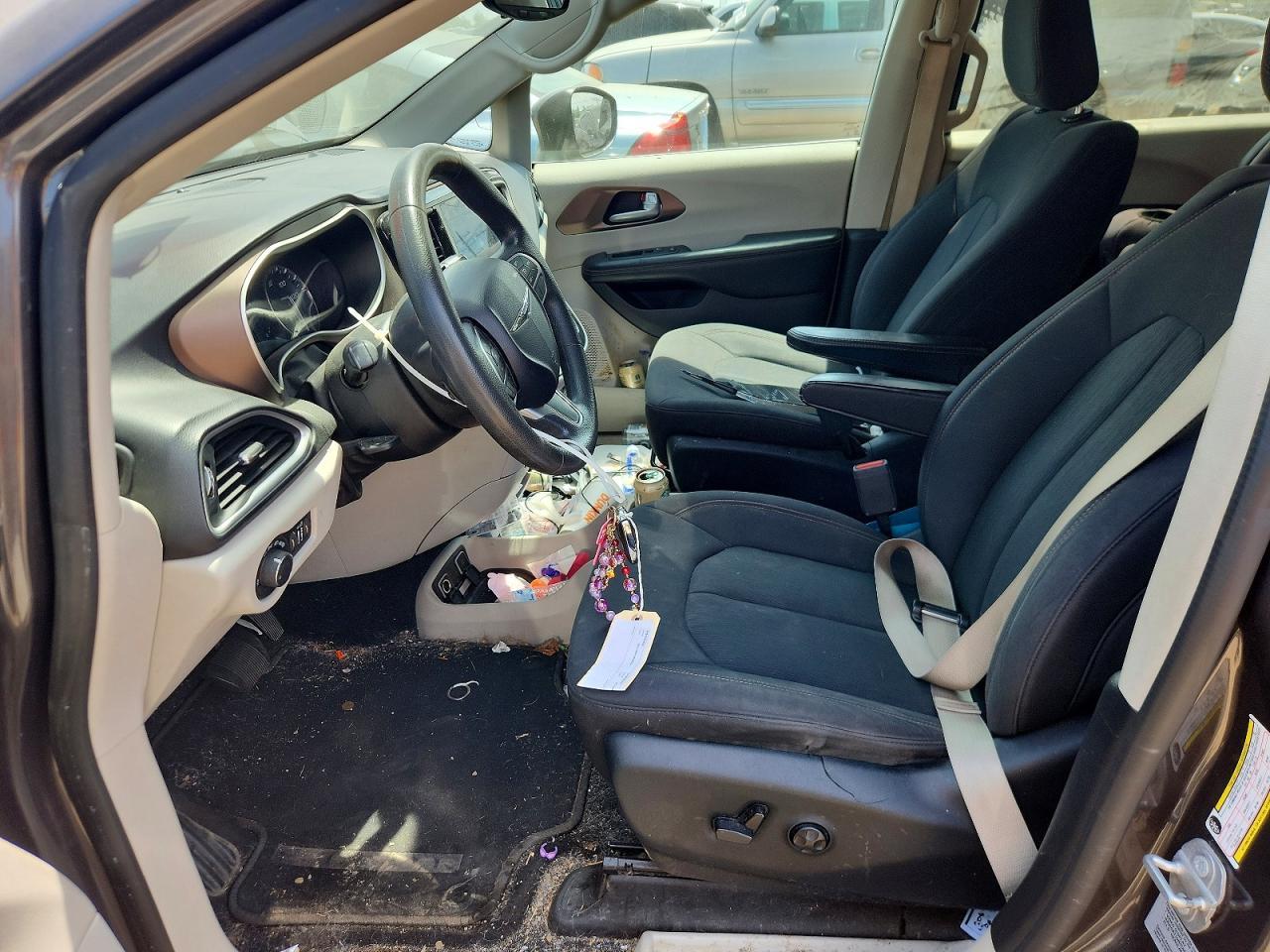 2017 Chrysler Pacifica Touring - Image 7