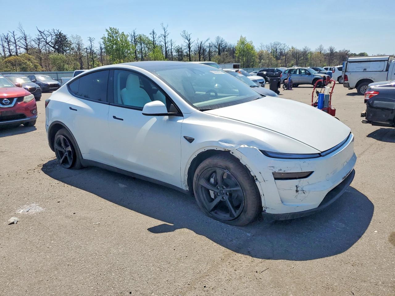 2026 Tesla Model Y - Фото 4