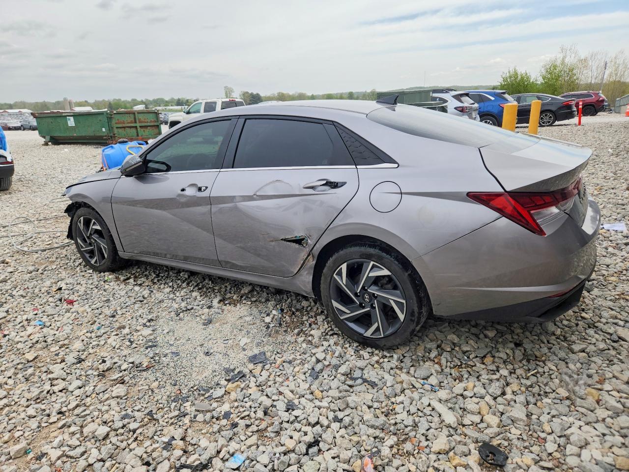 2025 Hyundai Elantra Sel - Image 2
