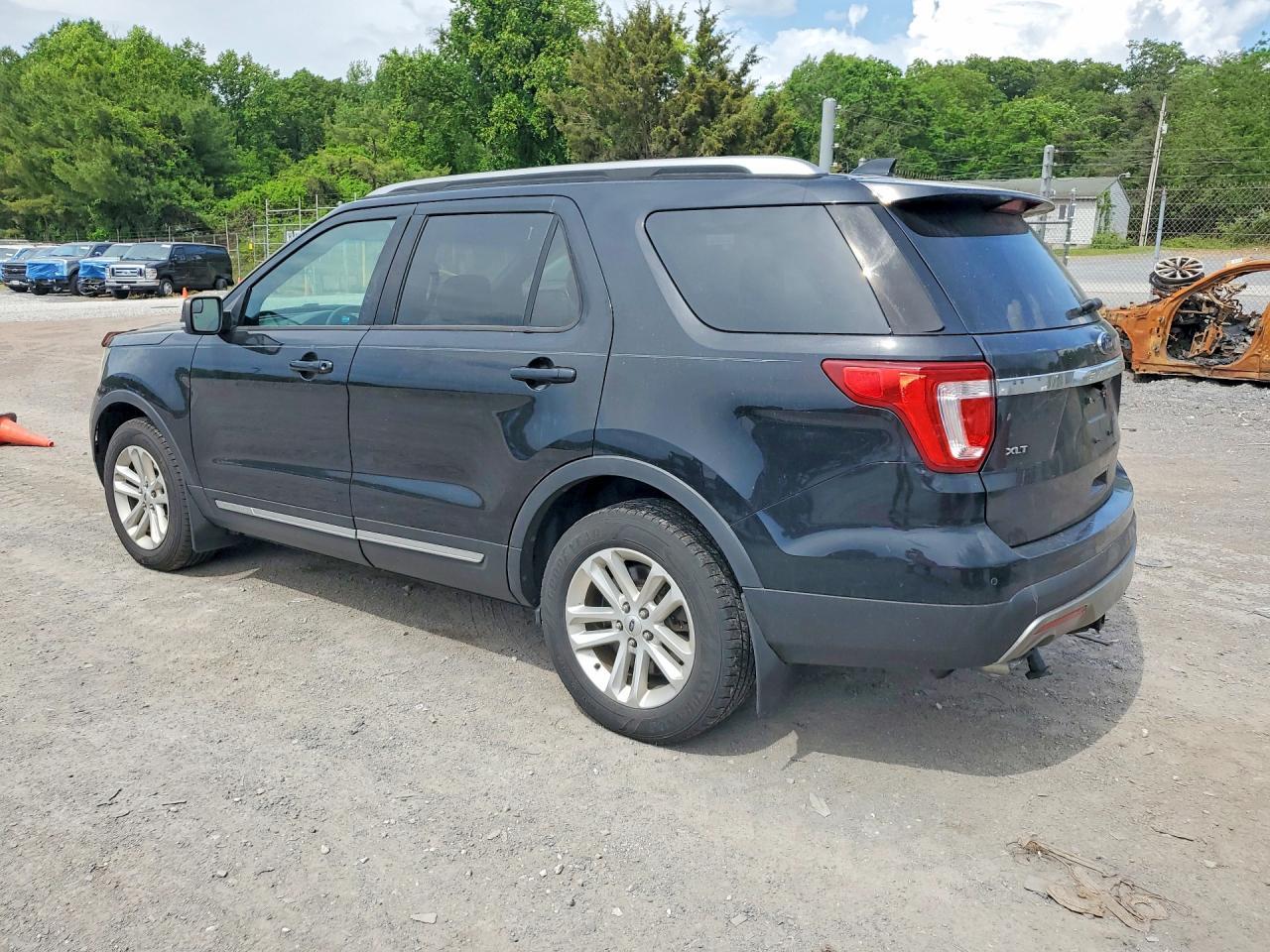 2016 Ford Explorer Xlt - Image 2