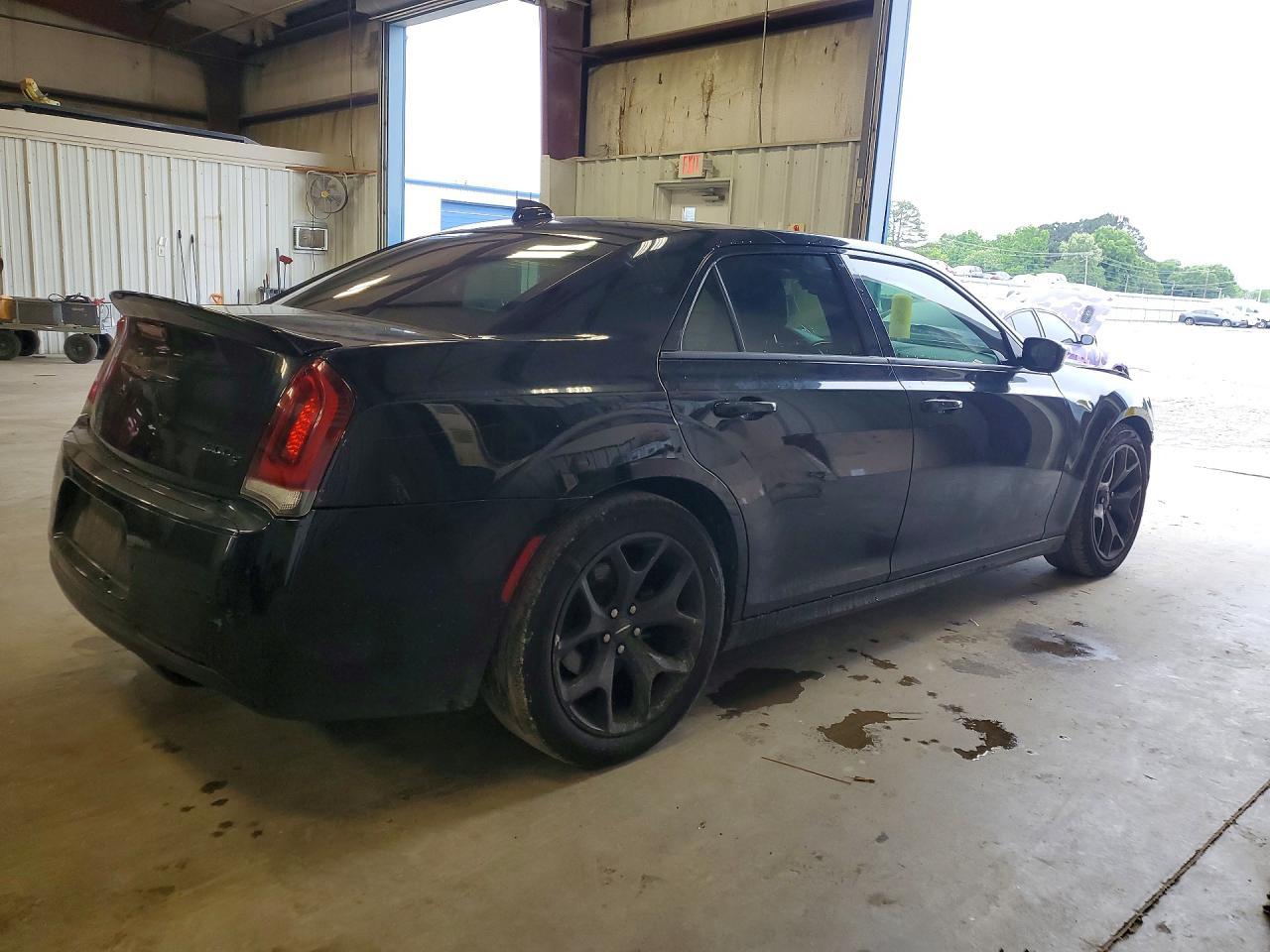 2021 Chrysler 300 S - Фото 3