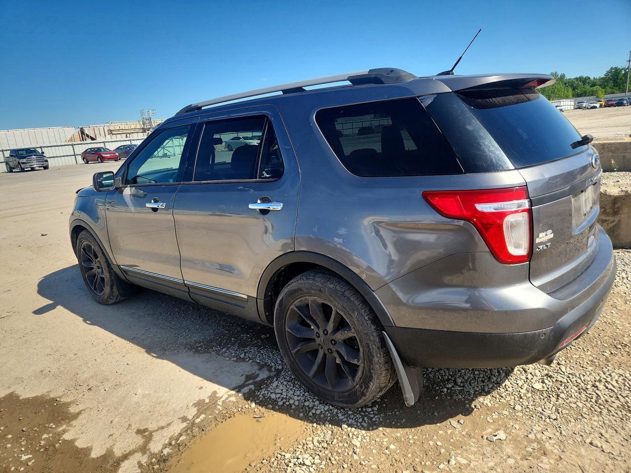 2012 Ford Explorer Xlt - Image 2