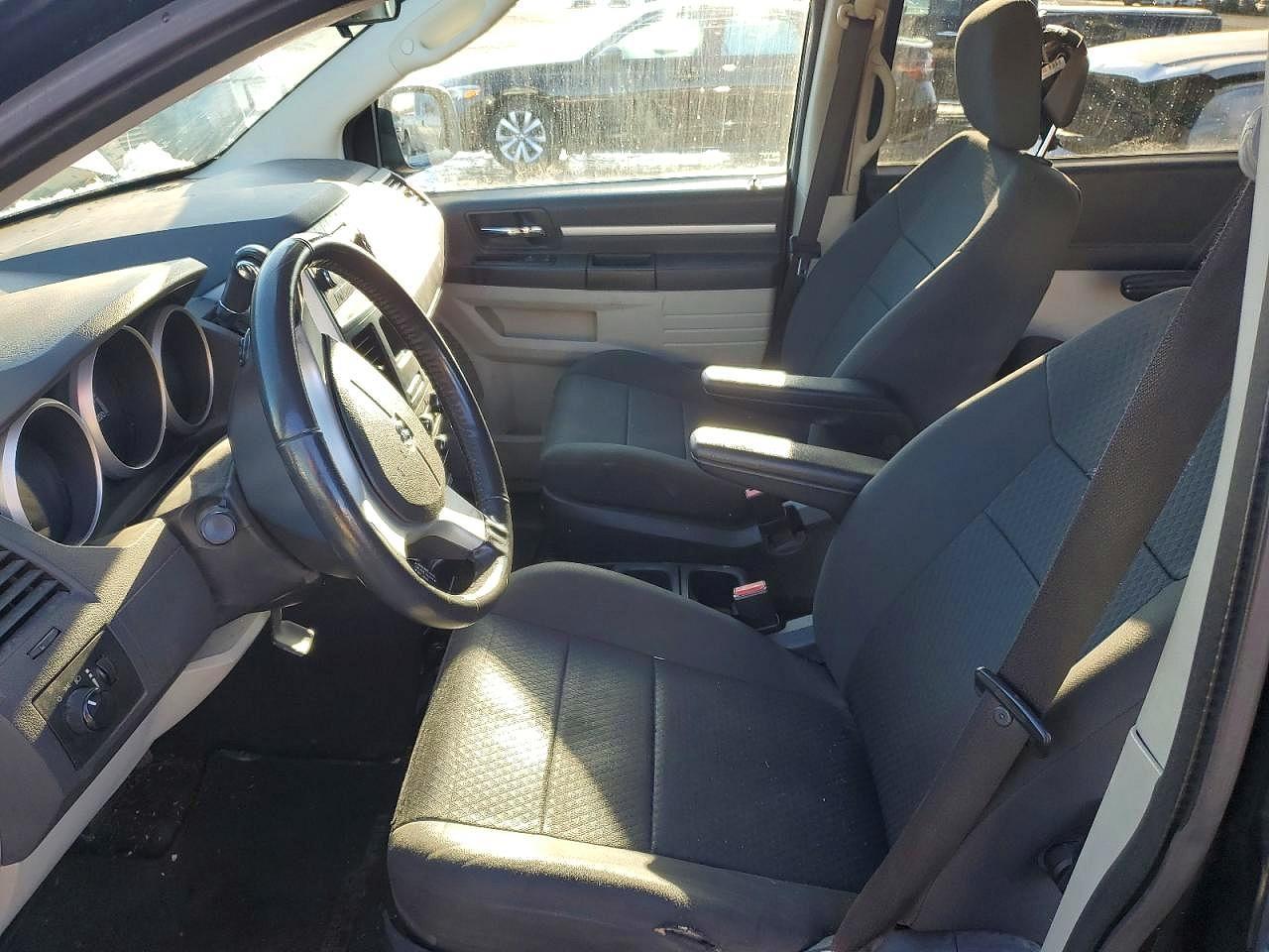 2010 Dodge Grand Caravan Se - Image 7
