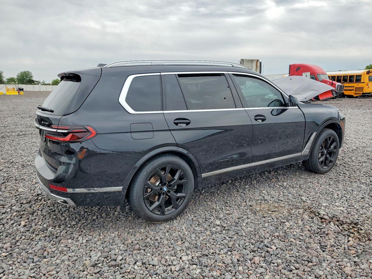 2025 BMW X7 xDrive40I - Фото 3