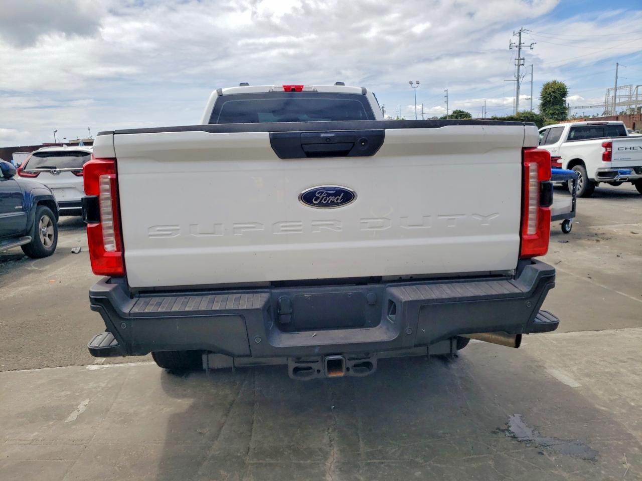 2025 Ford F250 Super Duty - Фото 6
