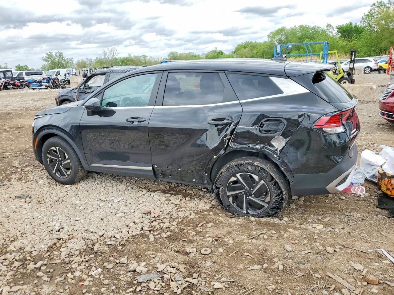 2023 Kia Sportage Lx - Image 2