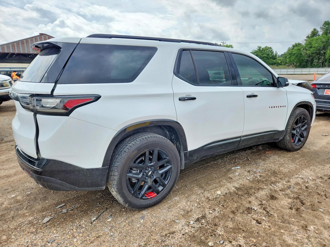 2021 Chevrolet Traverse Premier - Фото 3