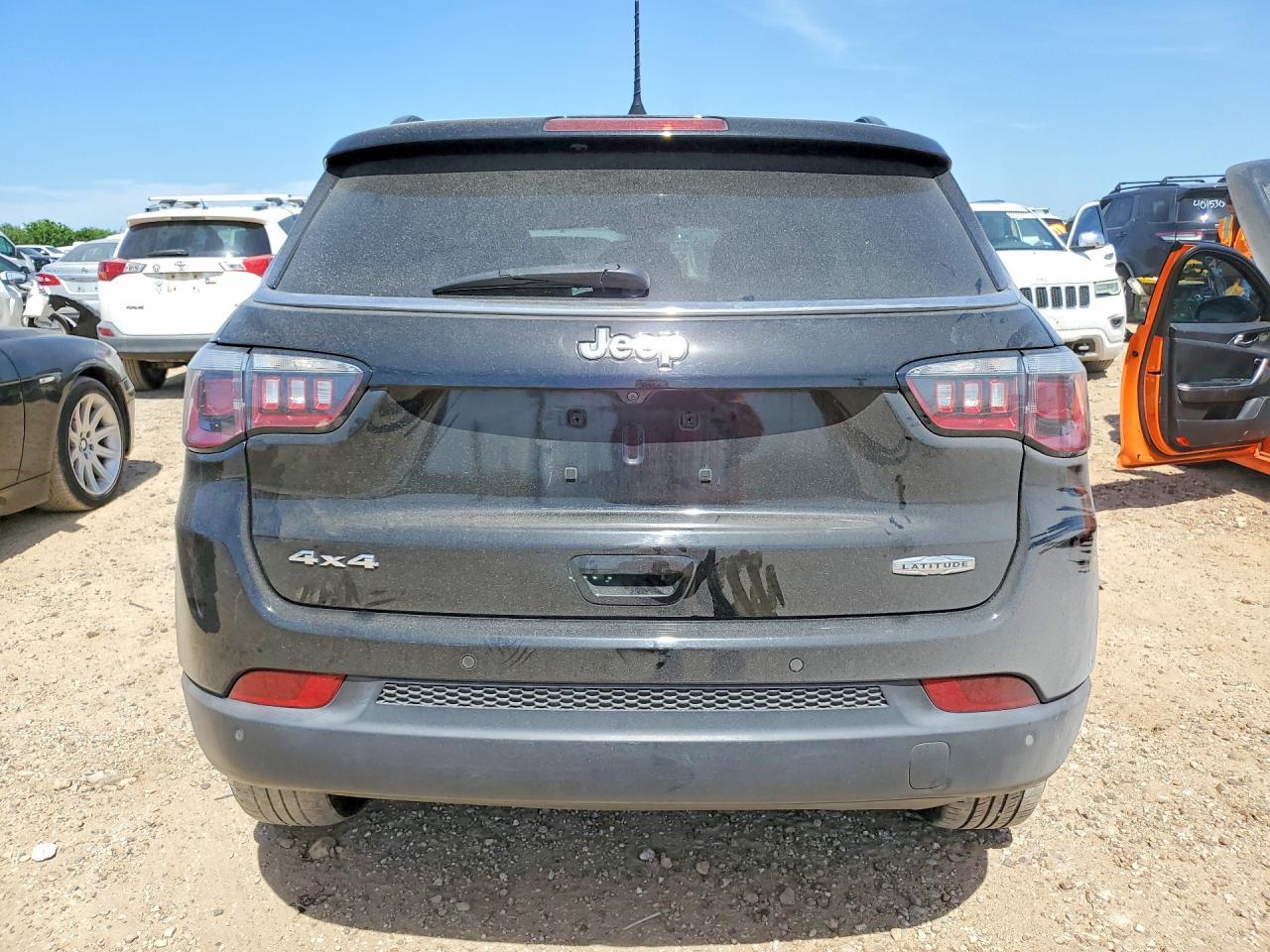 2018 Jeep Compass Latitude - Image 6