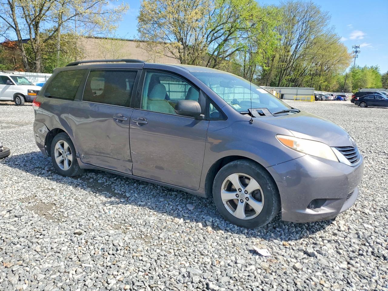 2011 Toyota Sienna Le - Image 4