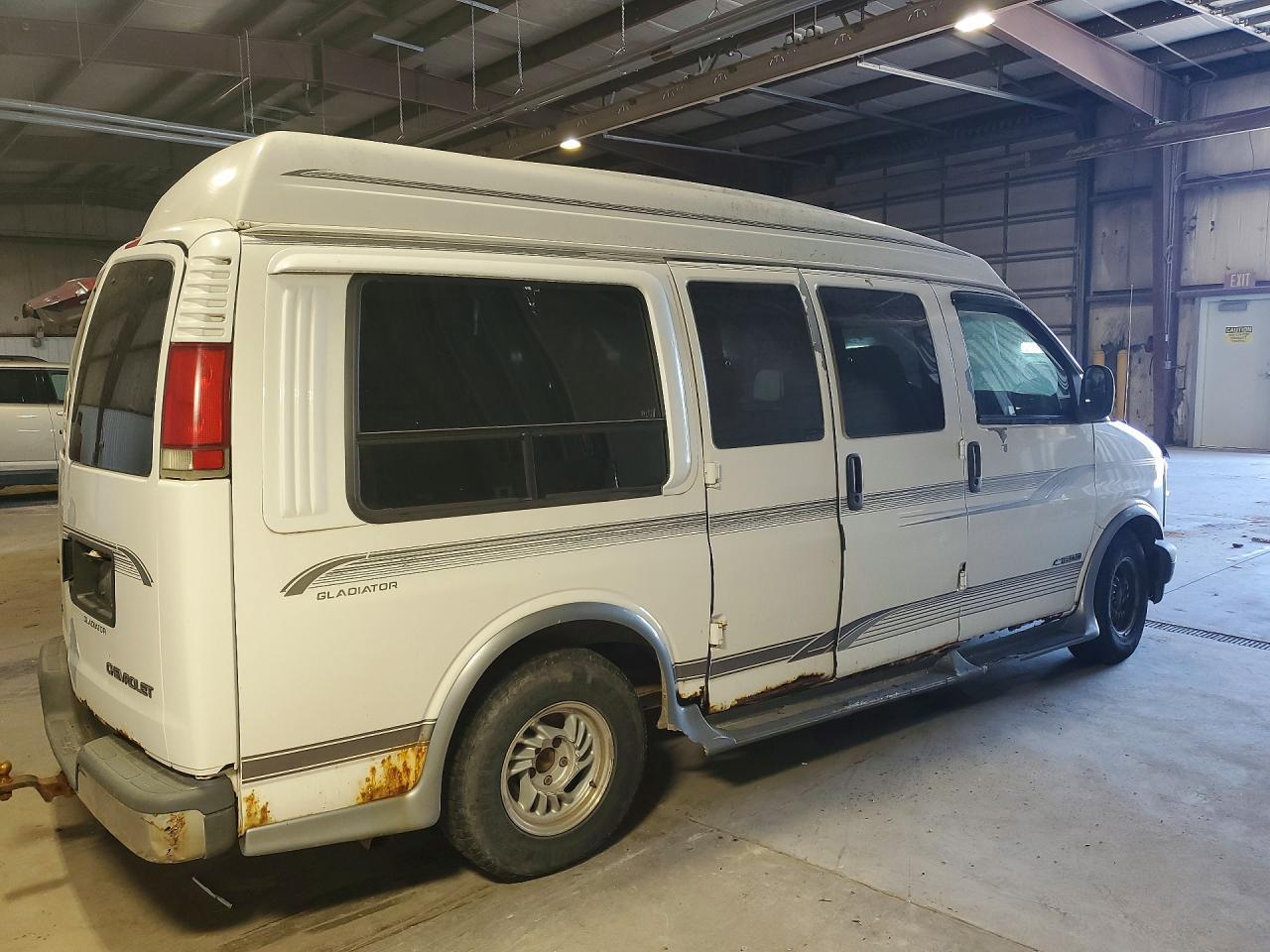 1999 Chevrolet Express Delivery Van - Фото 3