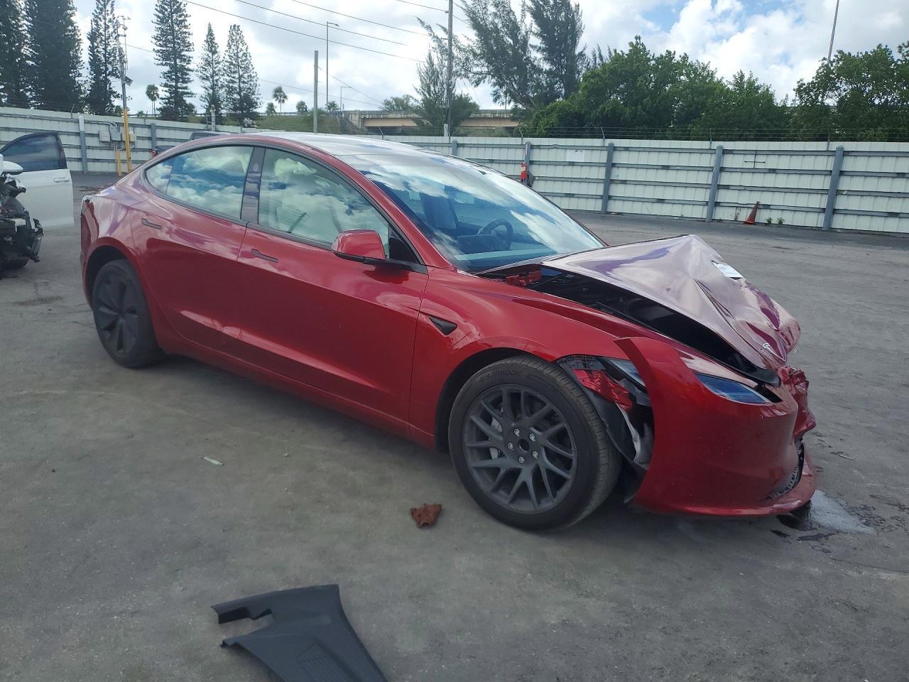 2024 Tesla Model 3 - Фото 4