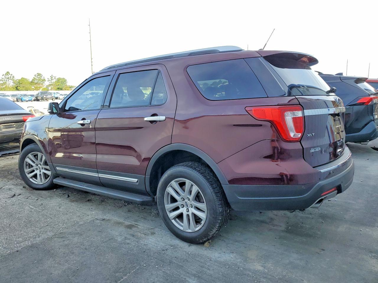 2018 Ford Explorer Xlt - Фото 2