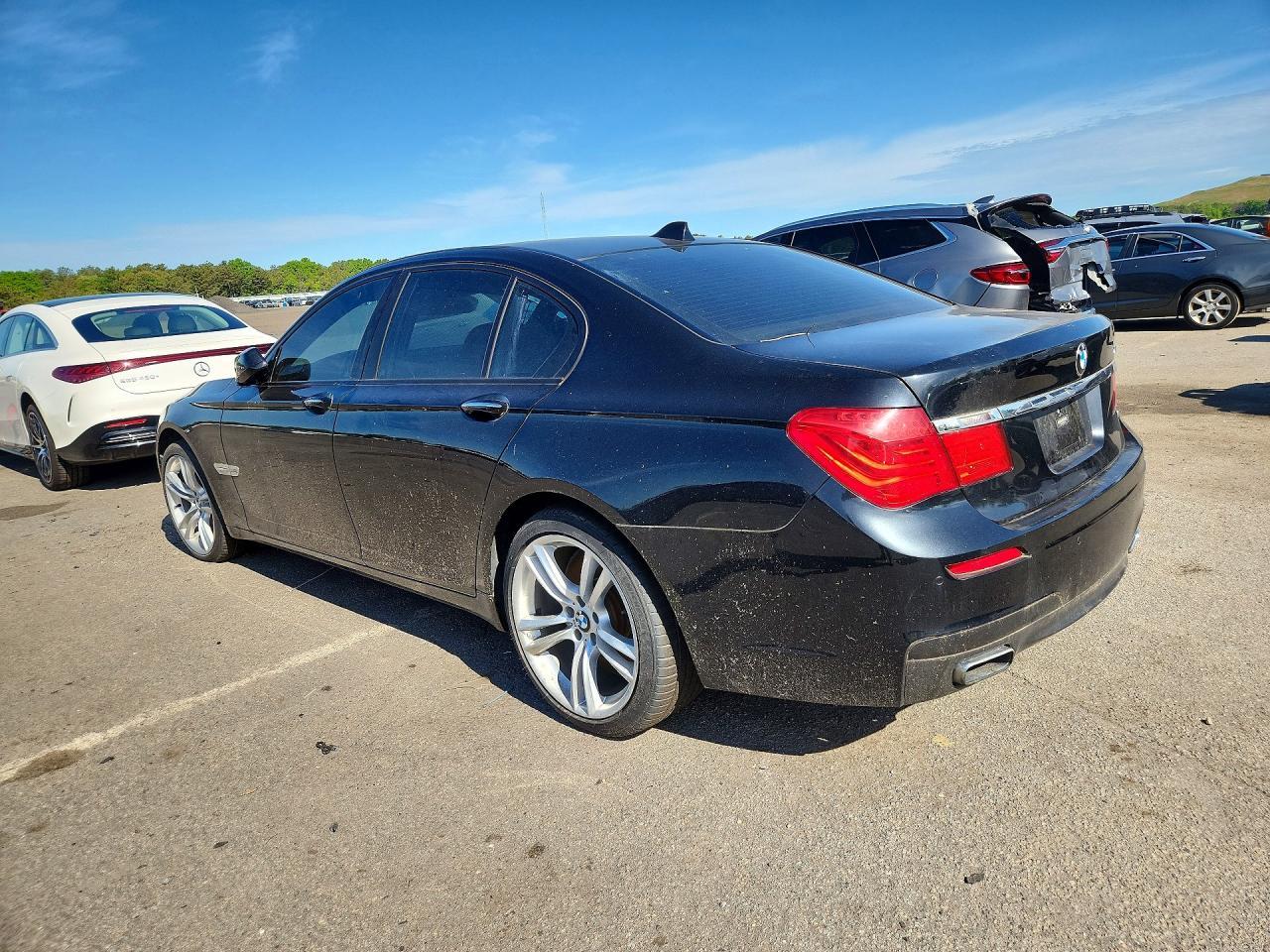 2012 BMW 750 Xi - Фото 2