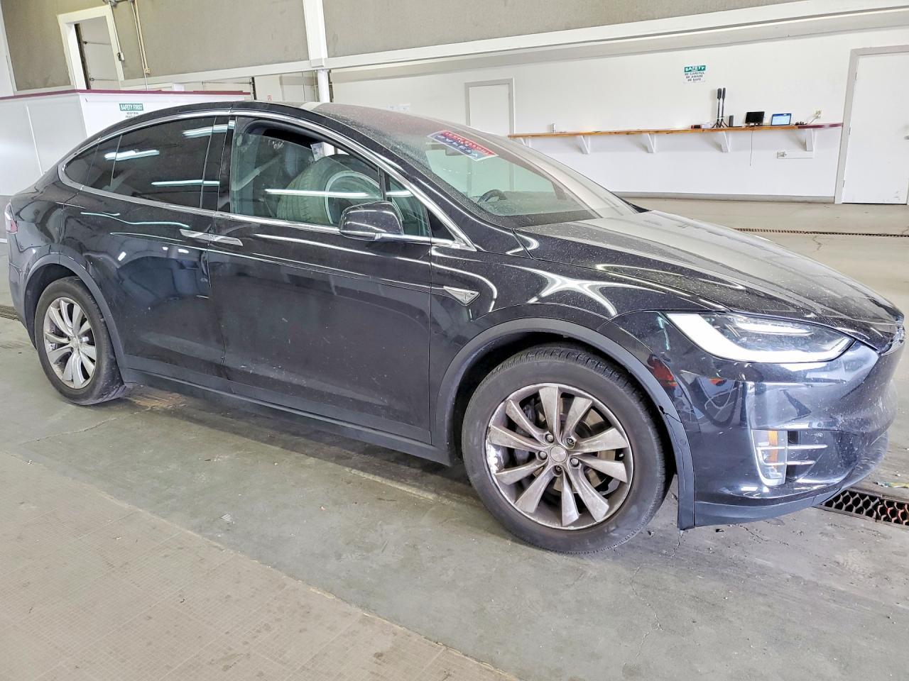 2016 Tesla Model X - Фото 4