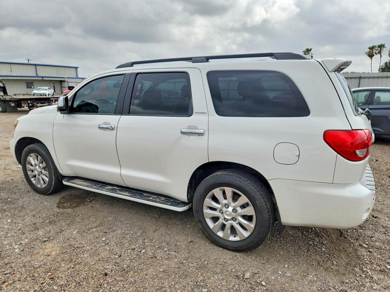 2016 Toyota Sequoia Platinum - Фото 2