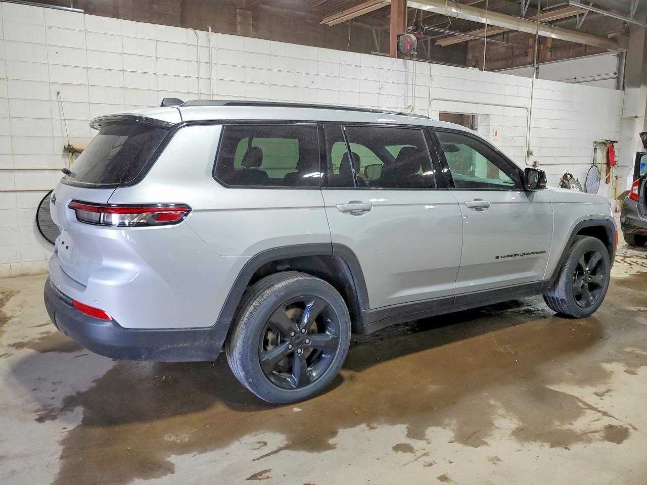 2021 Jeep Grand Cherokee L Laredo - Image 3