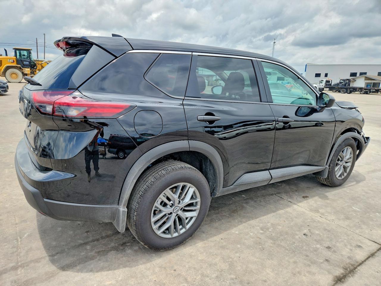 2026 Nissan Rogue S - Image 3