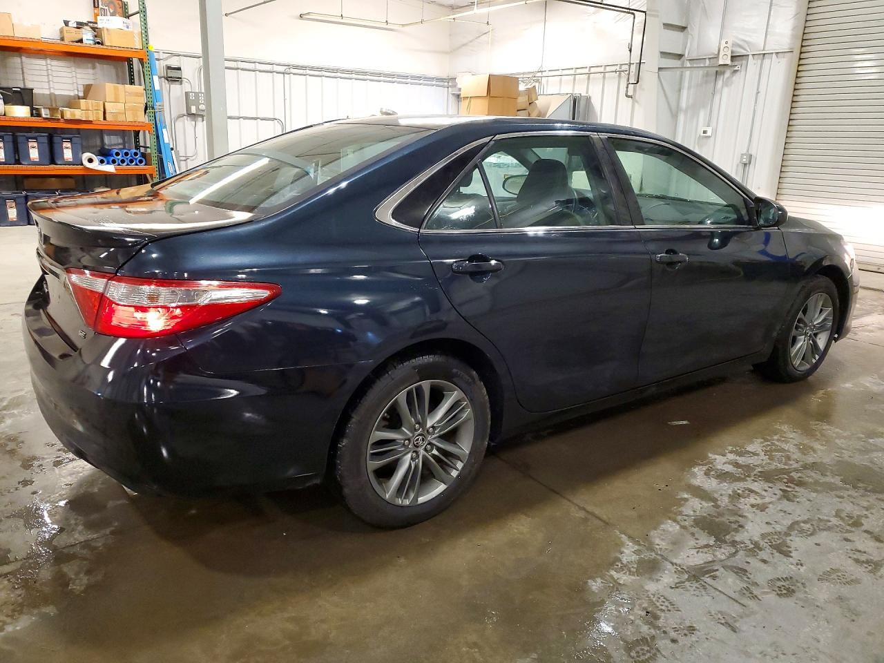 2017 Toyota Camry Se - Фото 3