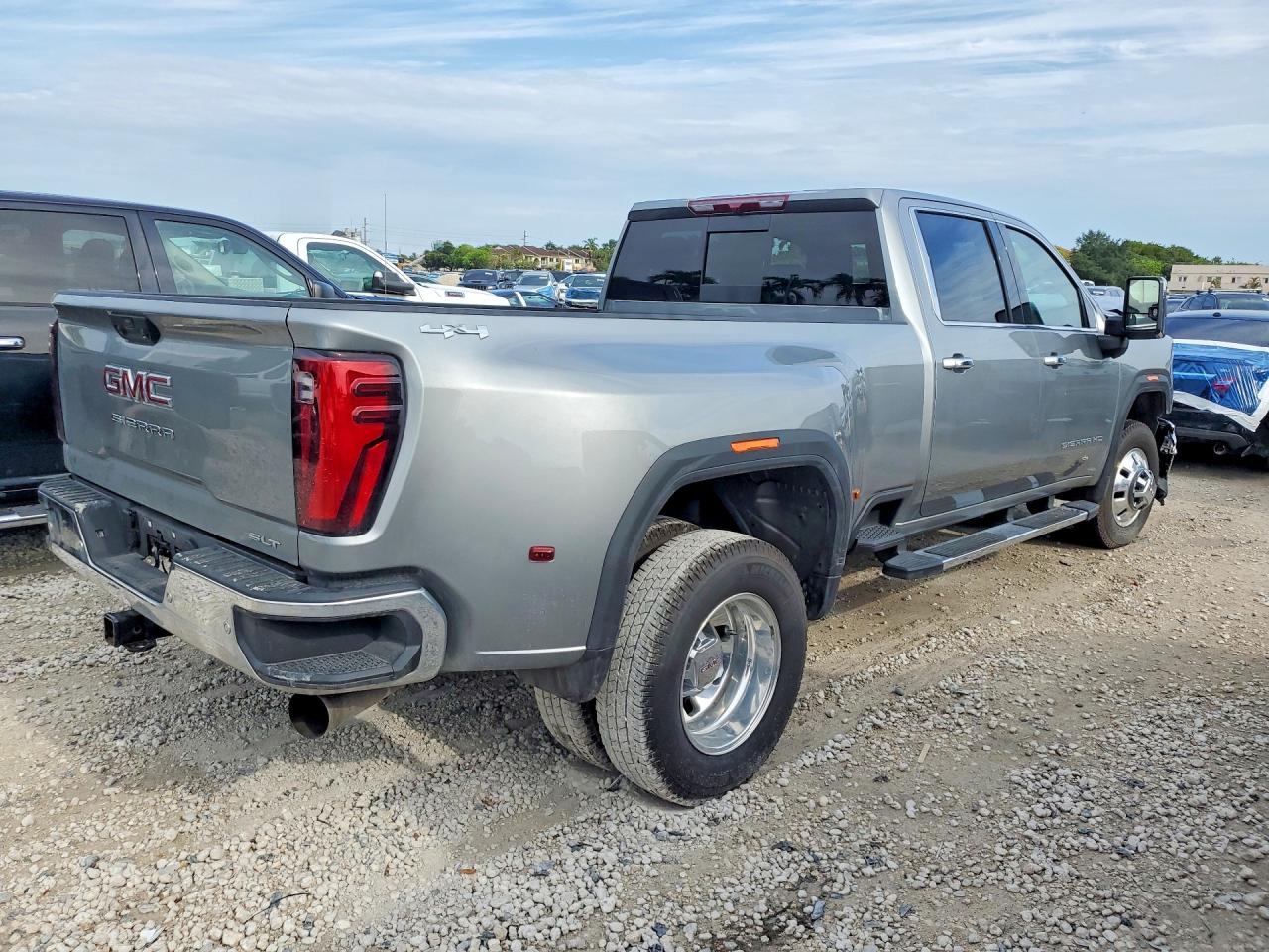2026 GMC Sierra K3500 Slt - Фото 3