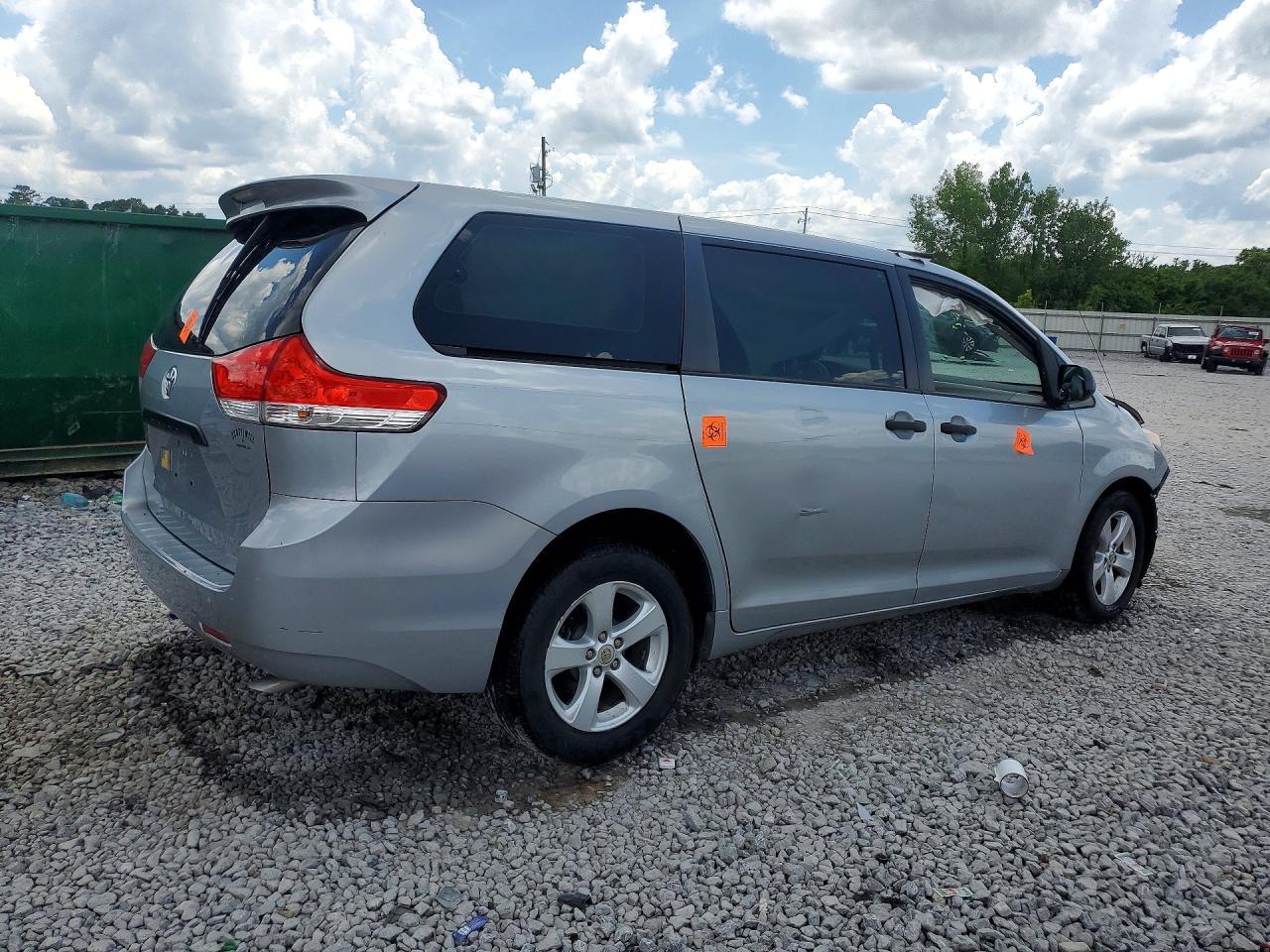 2014 Toyota Sienna L 7-Passenger - Фото 3
