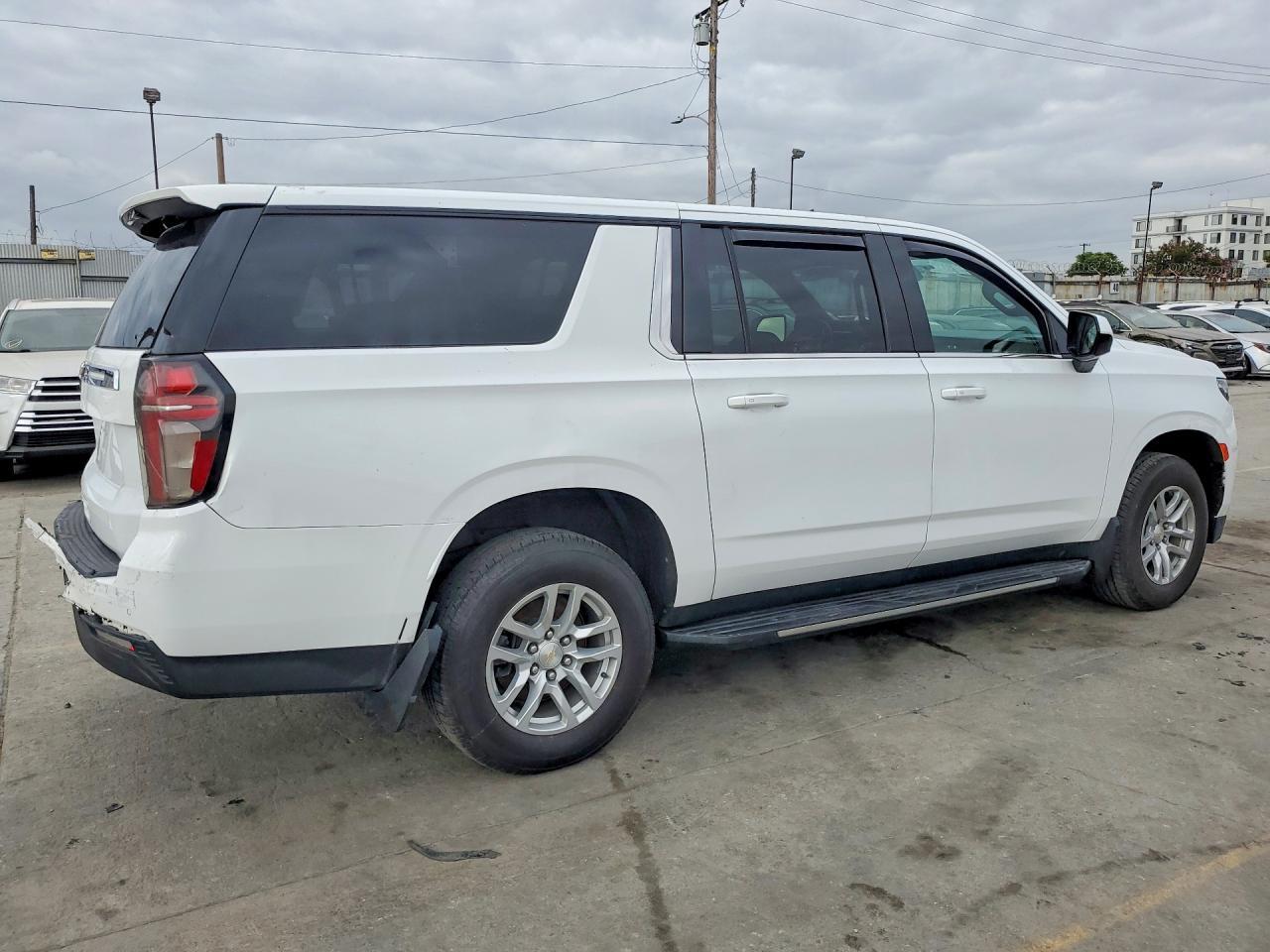 2023 Chevrolet Suburban K1500 Lt - Image 3