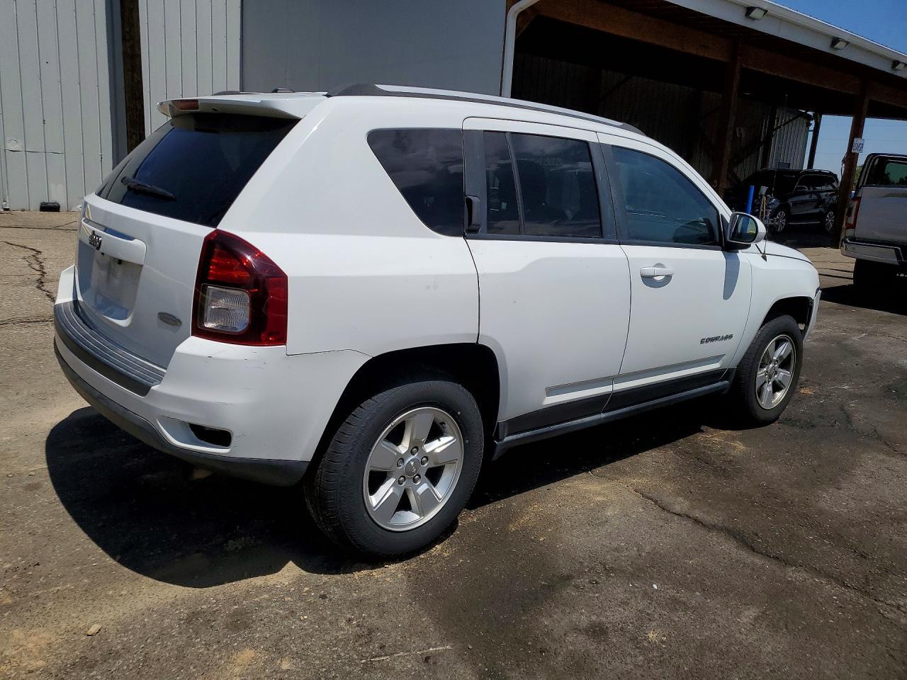 2017 Jeep Compass Latitude - Image 3