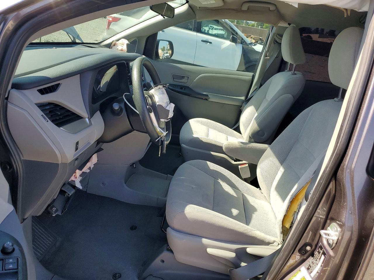 2020 Toyota Sienna L - Image 7