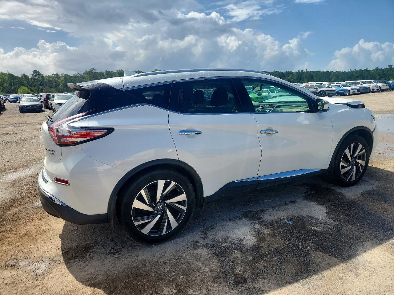 2017 Nissan Murano Platinum - Image 3