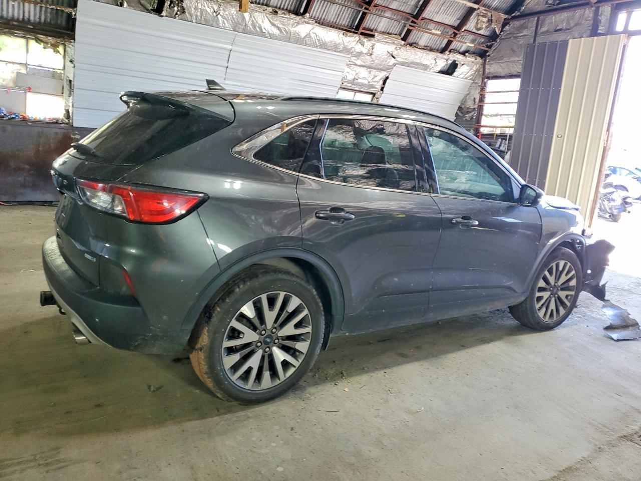 2020 Ford Escape Titanium - Image 3