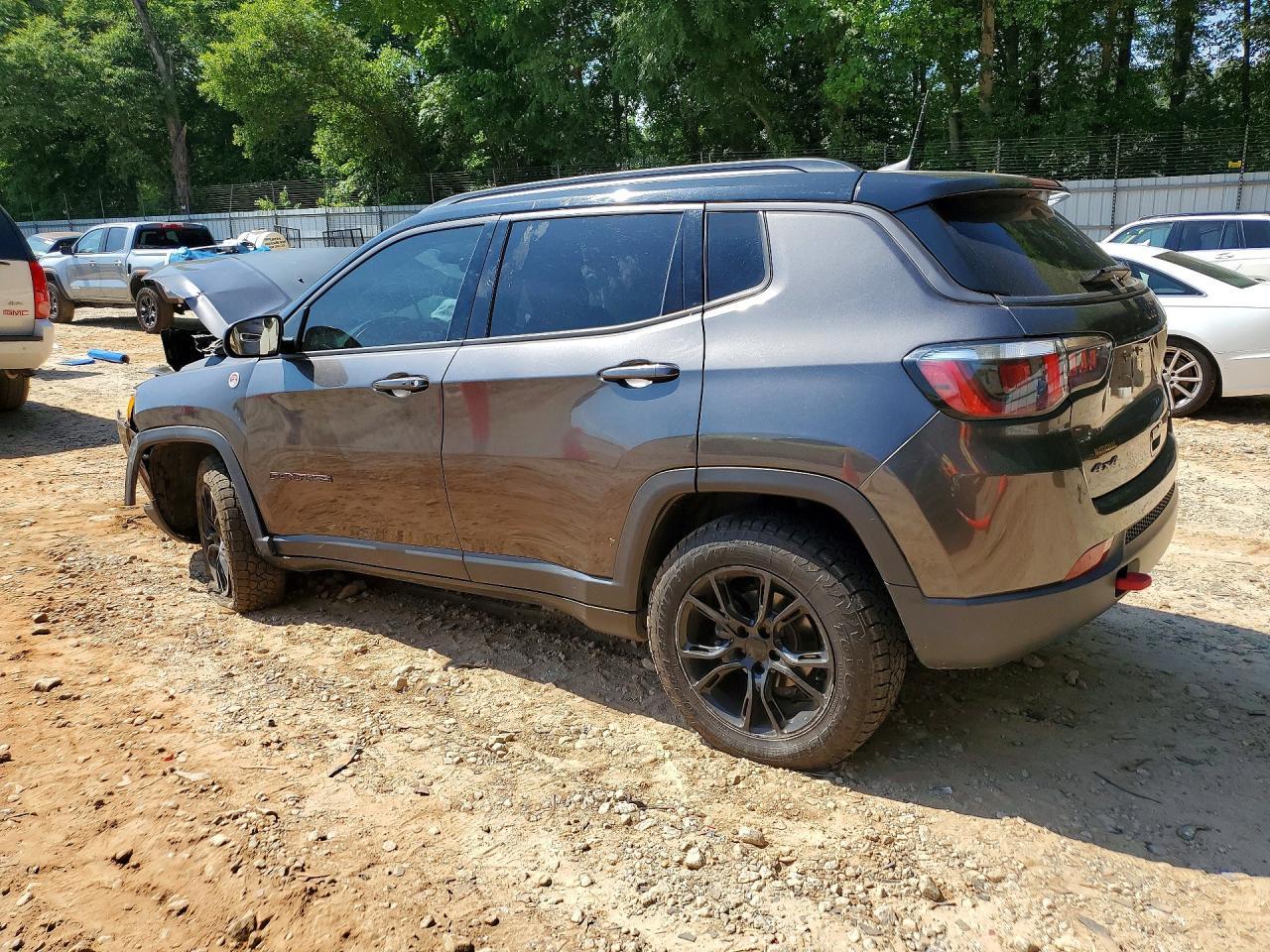 2019 Jeep Compass Trailhawk - Image 2