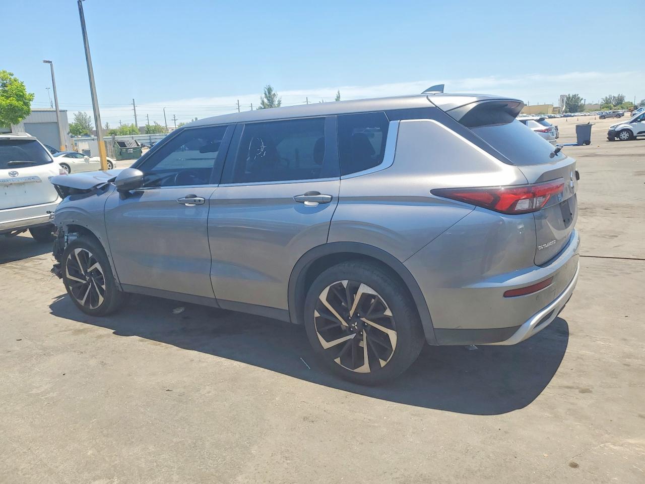 2022 Mitsubishi Outlander Se - Image 2