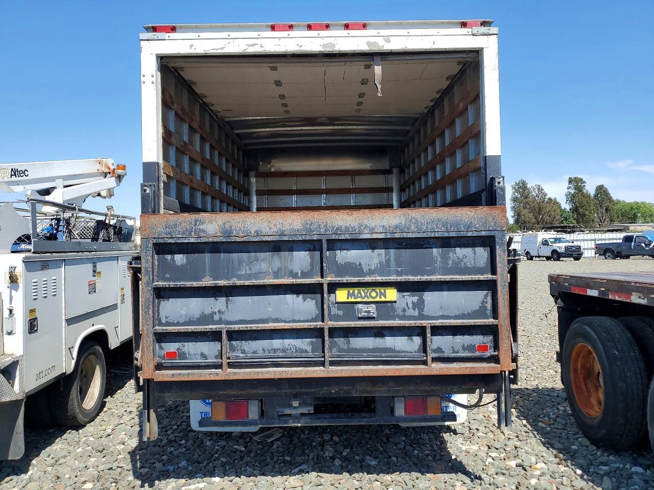 2009 Isuzu Npr Delivery Truck - Image 6