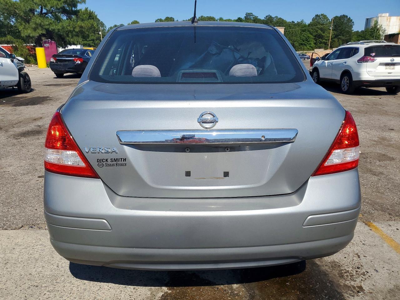 2009 Nissan Versa 1.8 S - Image 6