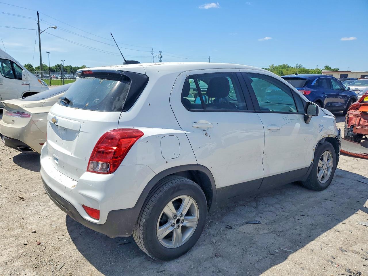 2020 Chevrolet Trax Ls - Фото 3