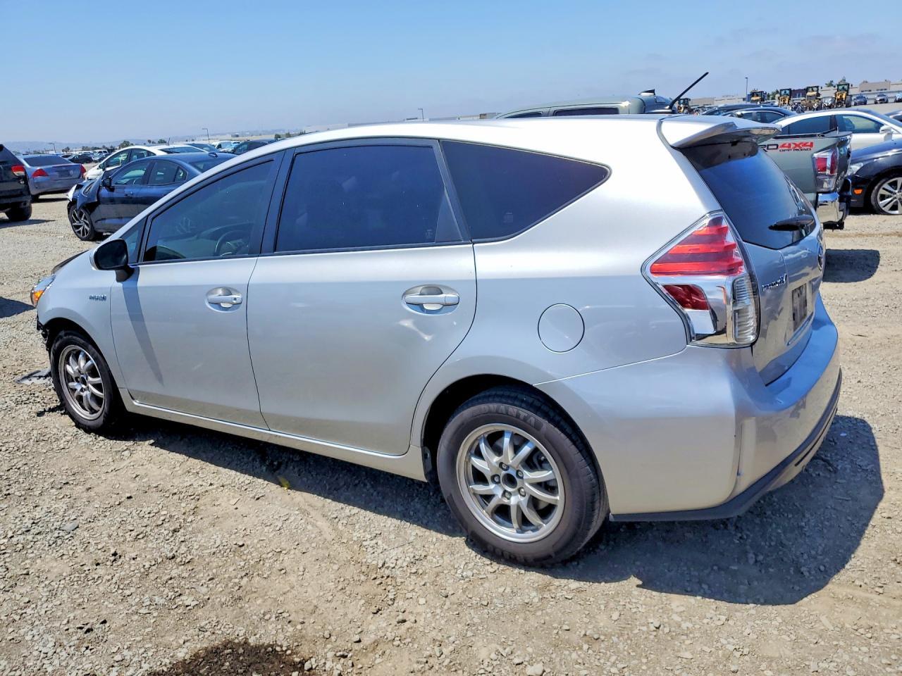 2017 Toyota Prius V Three - Фото 2