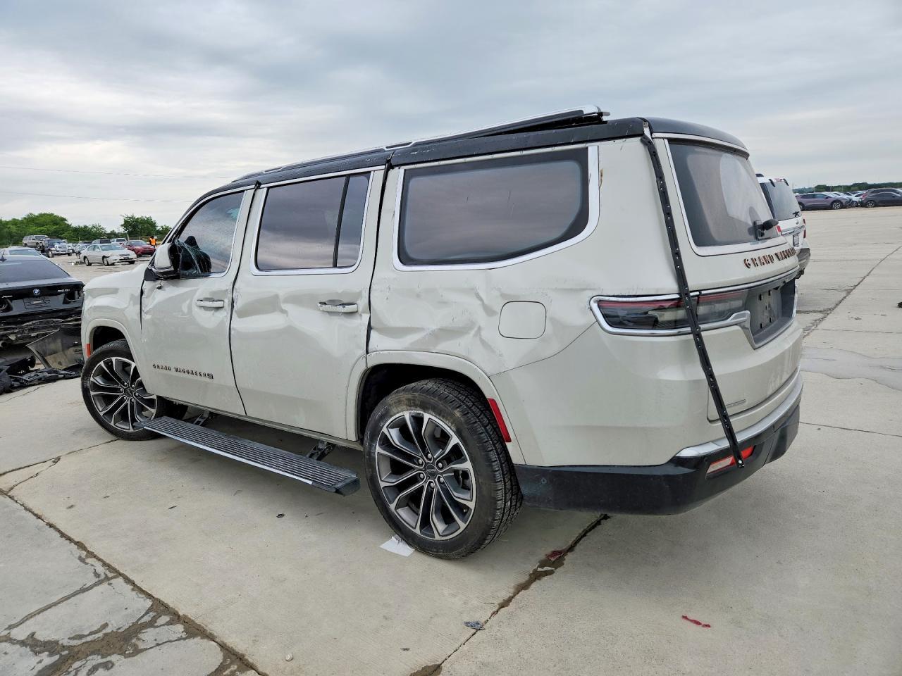 2022 Jeep Grand Wagoneer Series Iii - Image 2