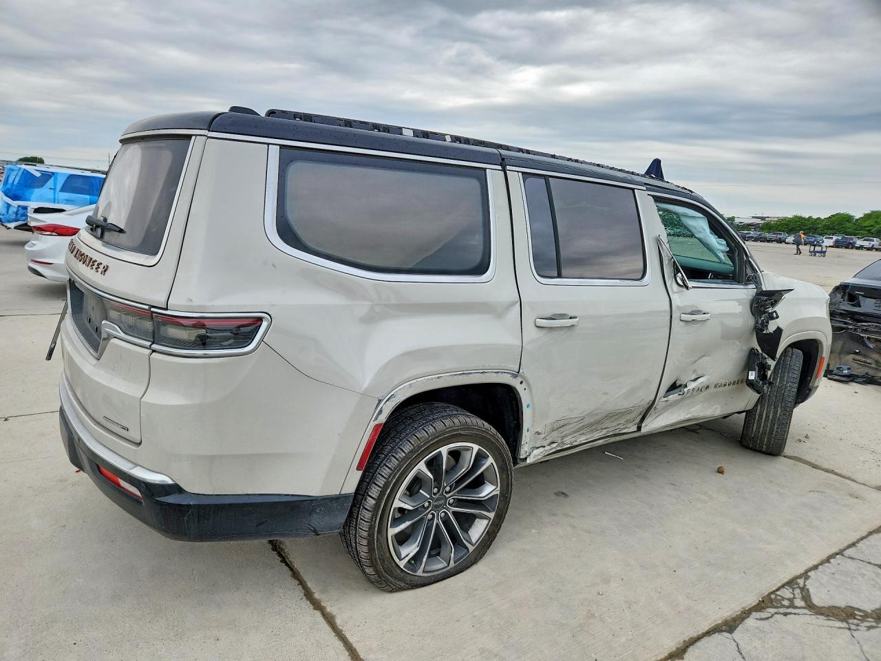 2022 Jeep Grand Wagoneer Series Iii - Image 3